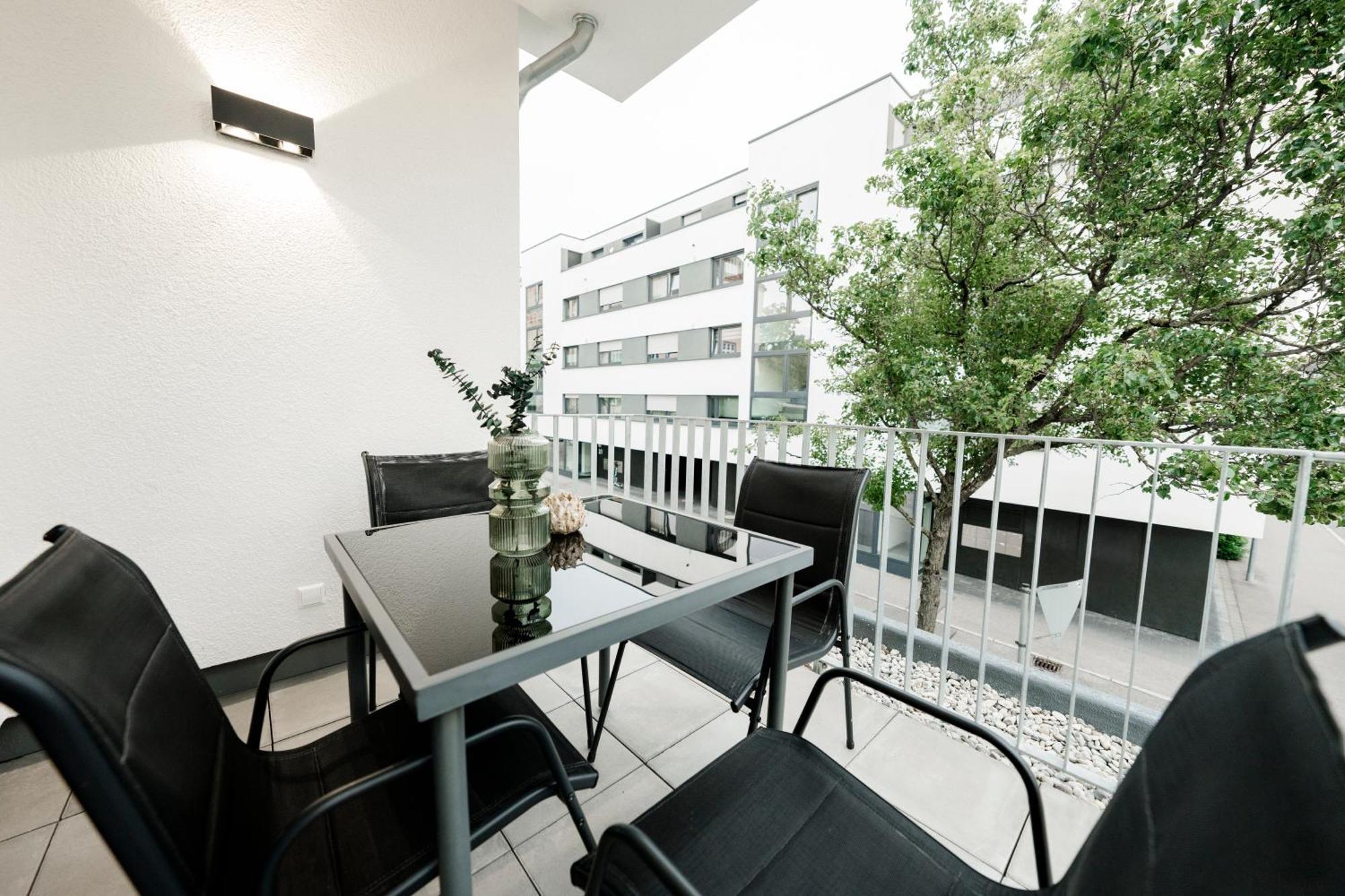 Kocasa-Apartments 01, City-Center Boeblingen, Stellplatz, Balkon, Waipu-Tv Εξωτερικό φωτογραφία